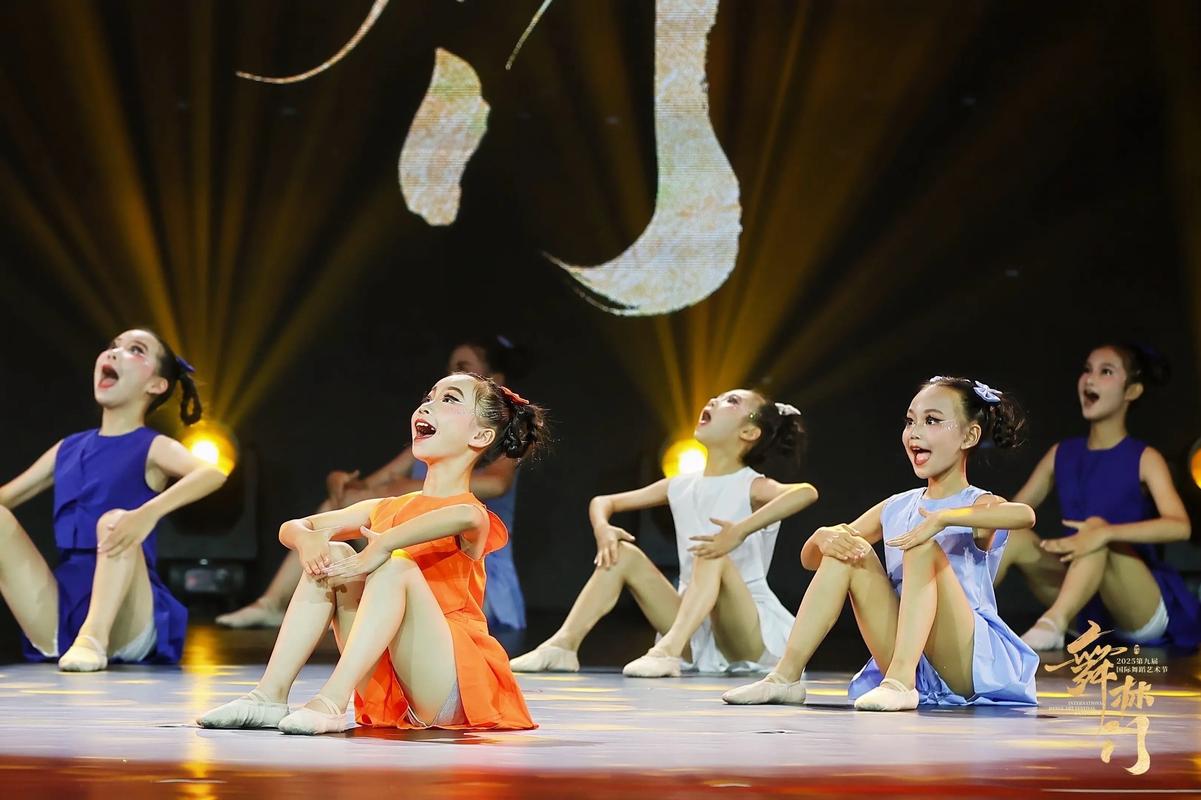 扬州少儿美术 前进舞蹈