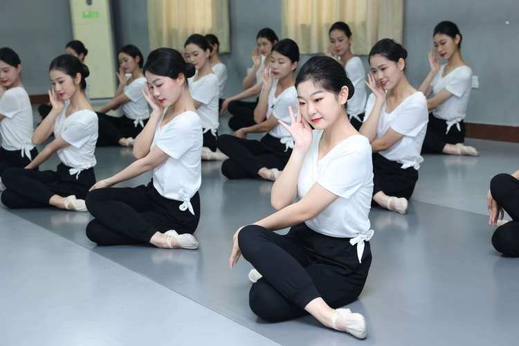 空乘艺考昕丽教育典范棒