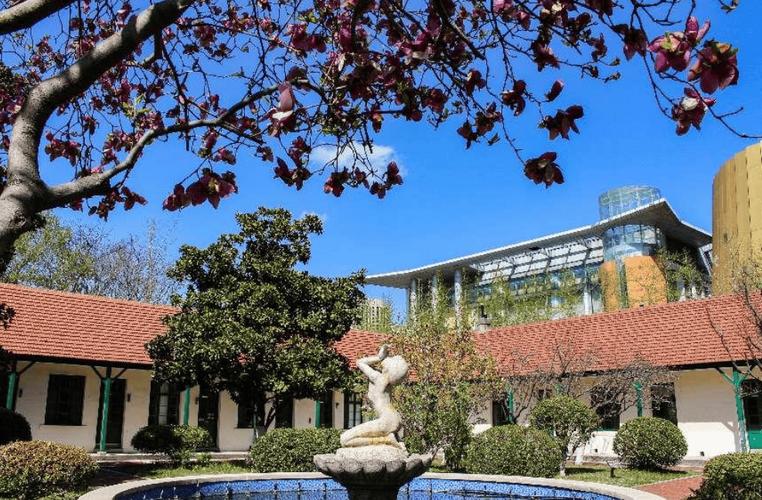 青岛美术学校有几个小时