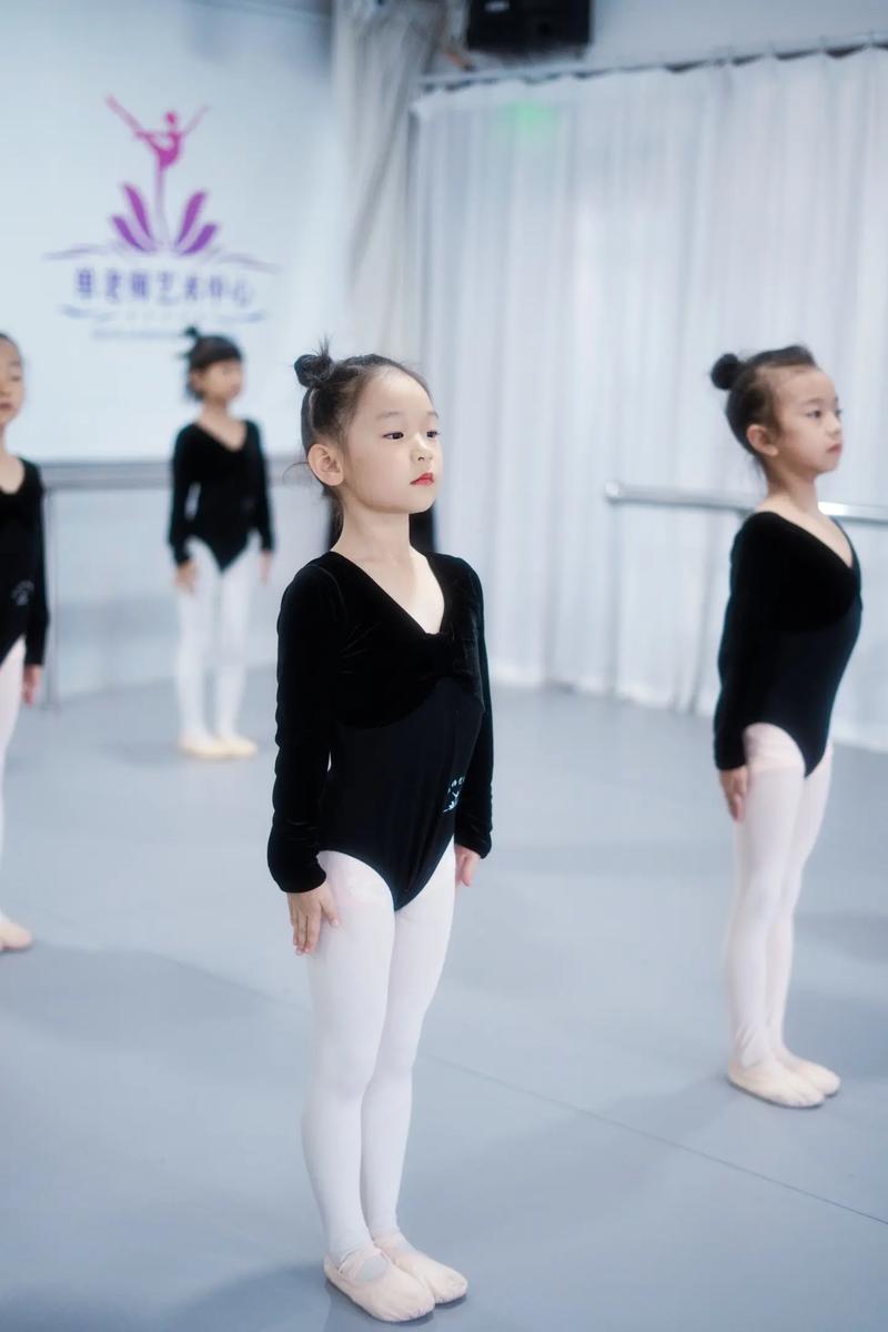 舞蹈学院 少儿舞蹈培训