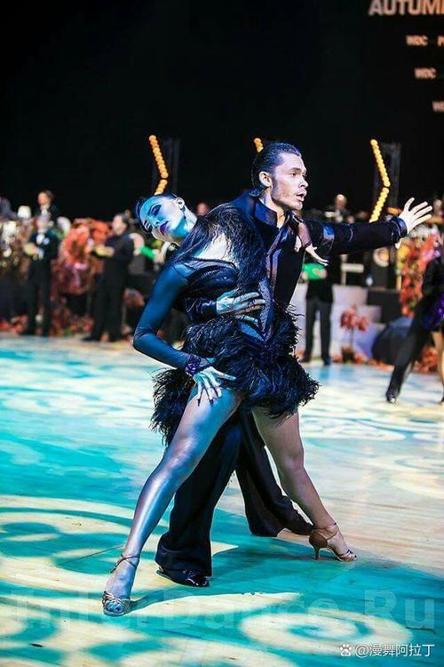 拉丁舞中游走型的舞蹈是