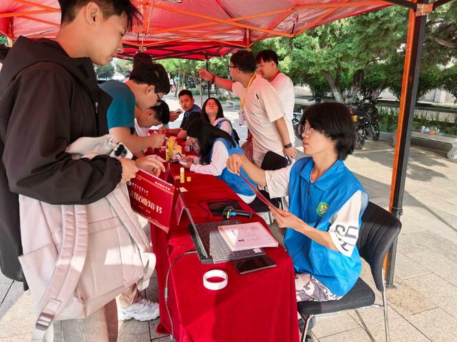 烟台理工美术部学生代表