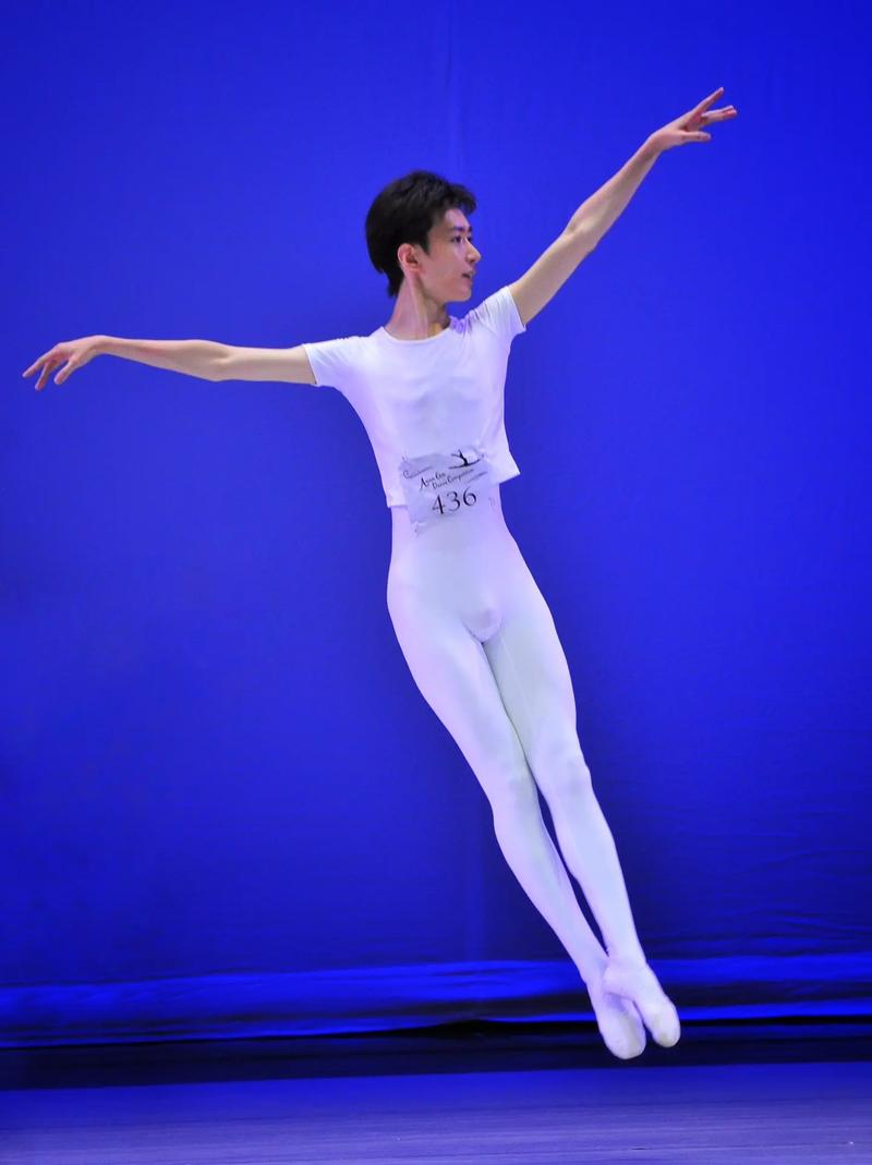 男孩子学什么舞蹈比较好