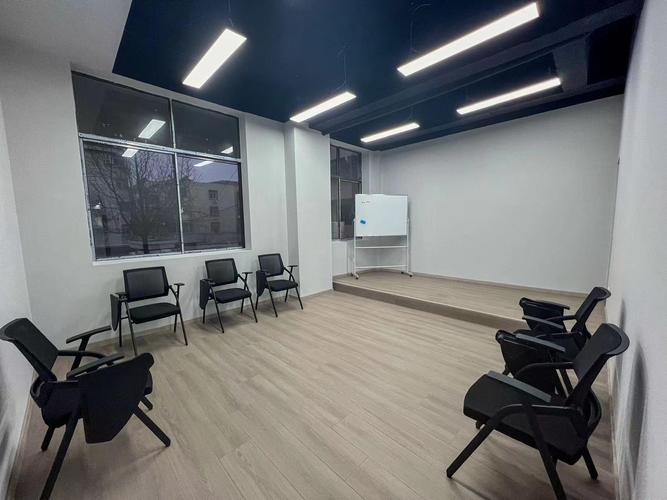 专业播音主持艺考培训班