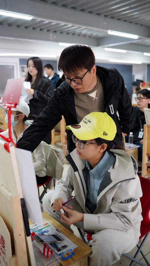 在北京小学美术老师待遇