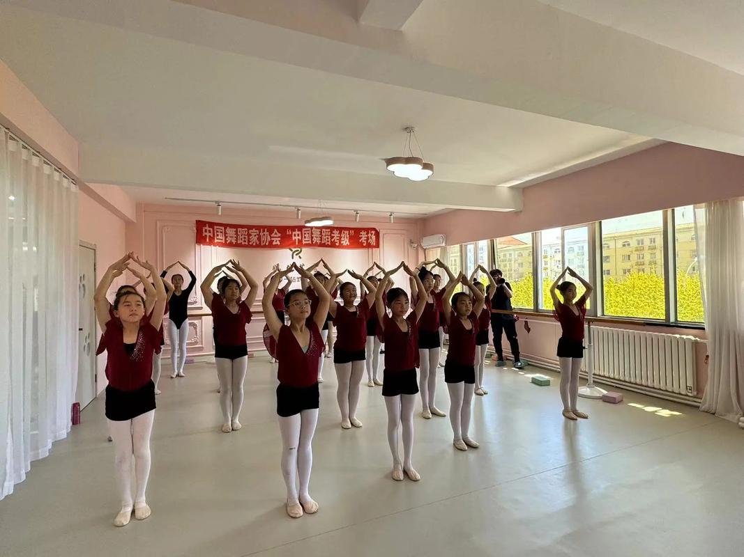 舞蹈培训学校团队打造