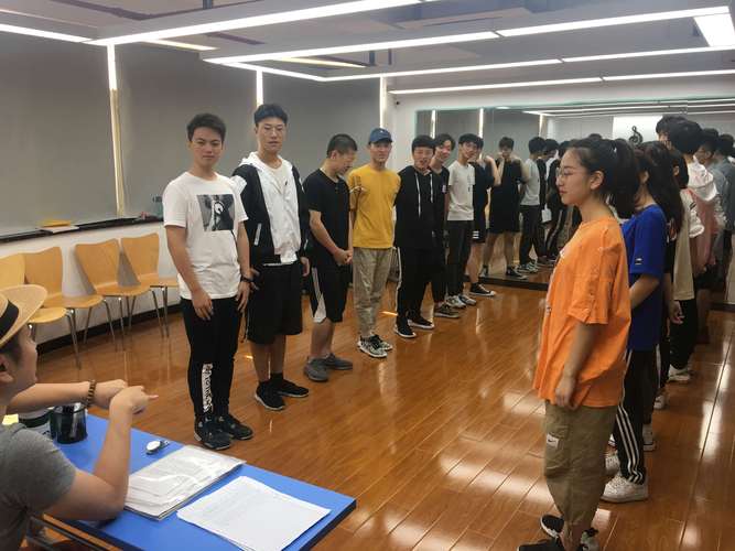 暑期播音主持艺考培训班