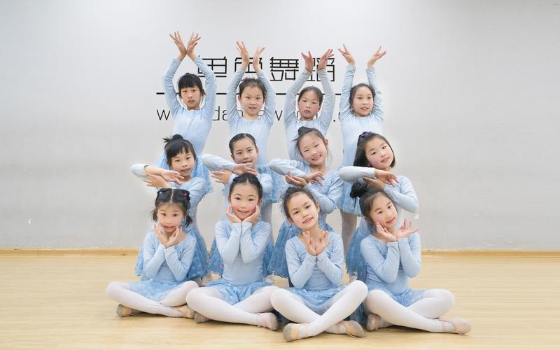 武汉单色舞蹈校外图片