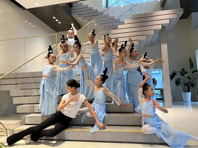 昆明军艺舞蹈学校教师