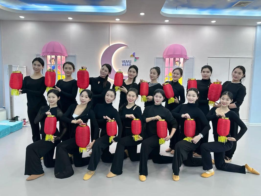 中国舞蹈教练培训少儿