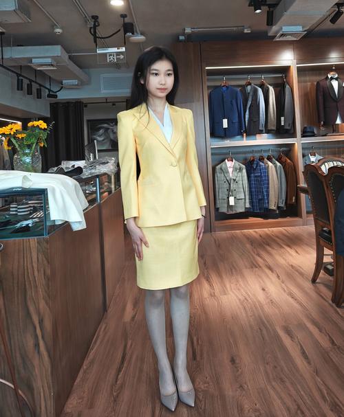 艺考播音主持穿什么颜色