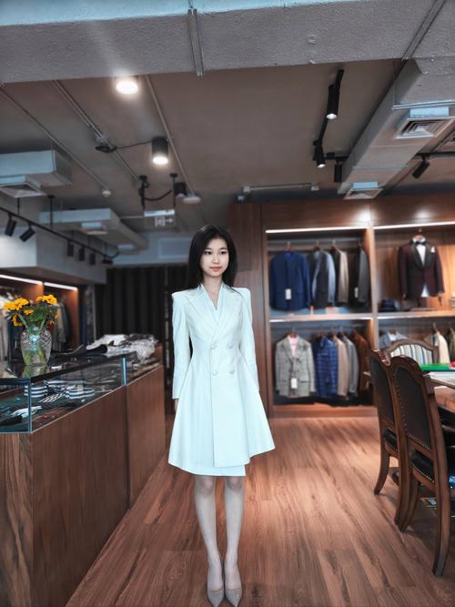 艺考播音主持穿什么颜色