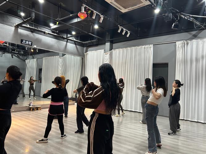 华翎wawa舞蹈学校