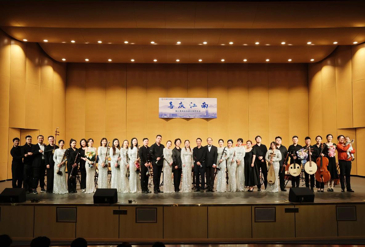 艺术培训学校音乐会服装