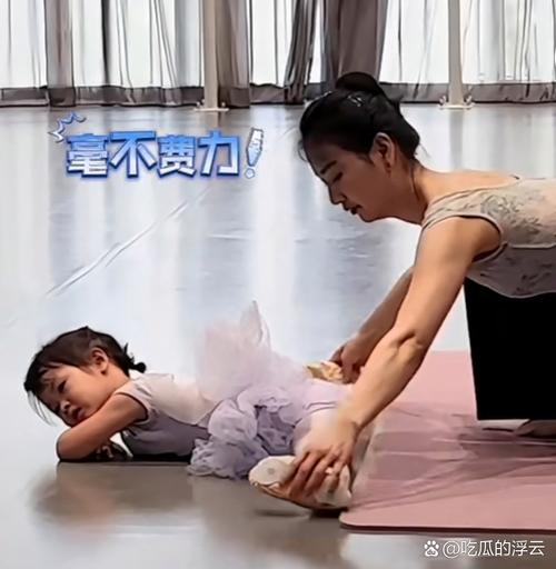 儿童舞蹈老师怎么压腿