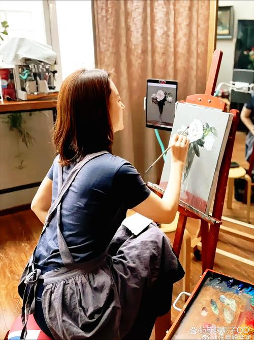 女生做美术老师赚钱么