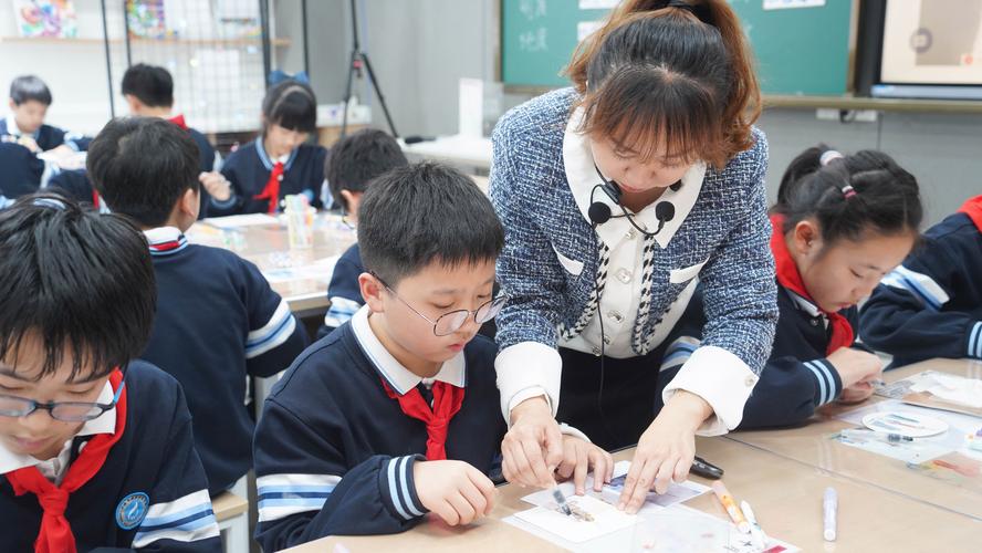 初中美术教师考试视频