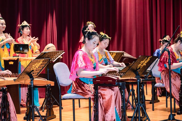 音乐与交艺舞起什么作用