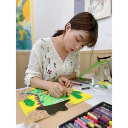 西安缤纷鸟当美术老师