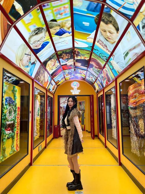 济南杨梅红的美术老师