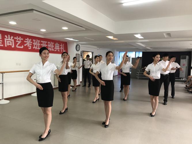空乘艺考培训班学什么