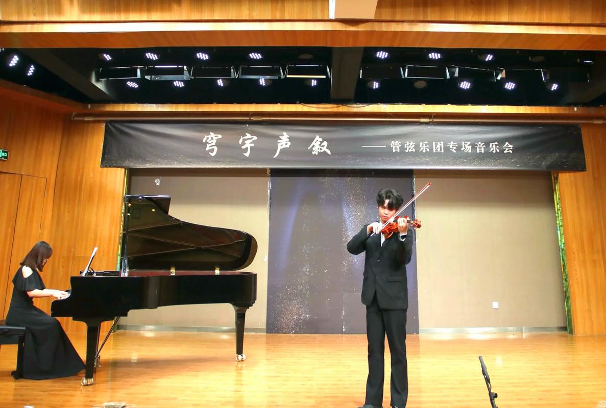 天津音乐一条街小提琴