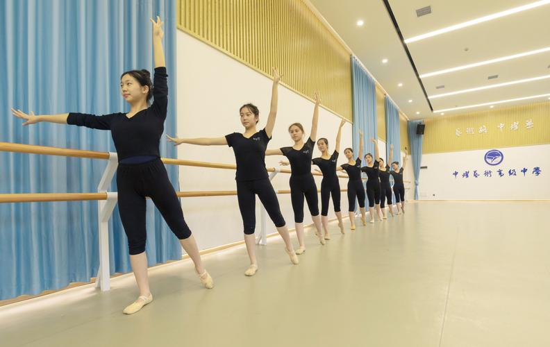 高中艺考表演系培训班