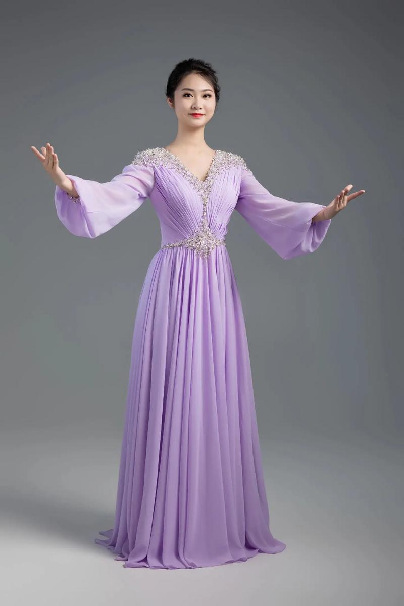 音乐艺术照有化妆师么