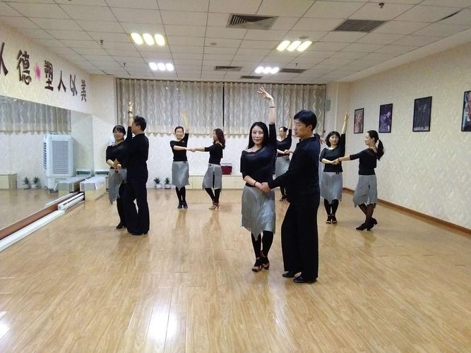 成都阳光国际舞蹈学校