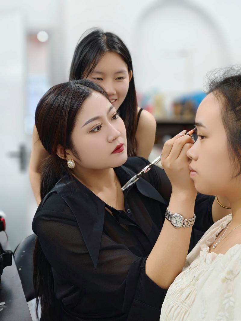 美术化妆是什么专业吗