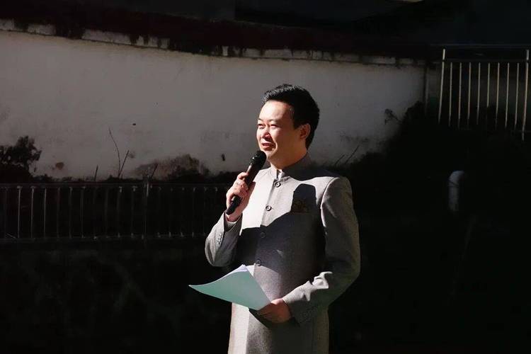 四川音乐学院副院长冯