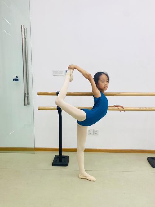 少儿舞蹈地面姿态培养