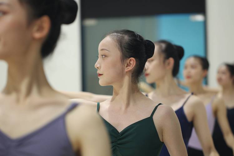 学舞蹈艺考好找工作吗