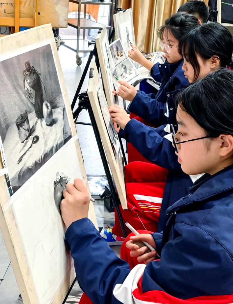 郑州轻工美术生对河南