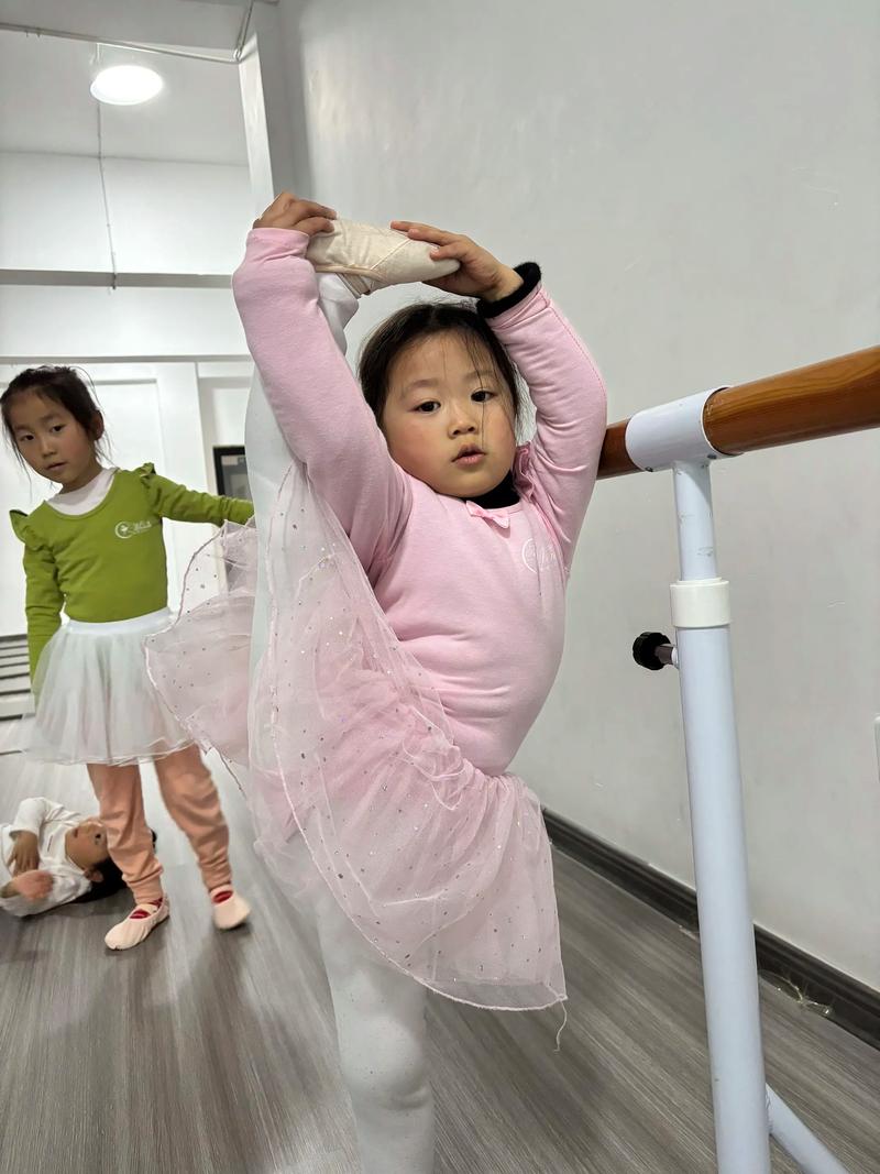 夸夸丫丫舞蹈学校老师