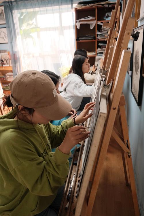 美术画室早上几点上课