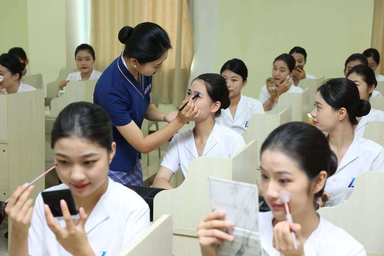 空乘专业艺考都学什么