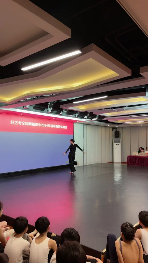 婷婷舞蹈学校老师图片