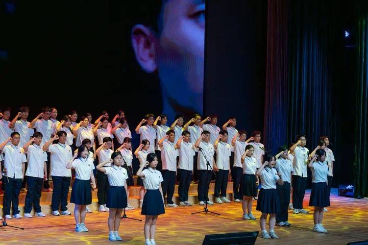 艺考朗诵的站姿和手势