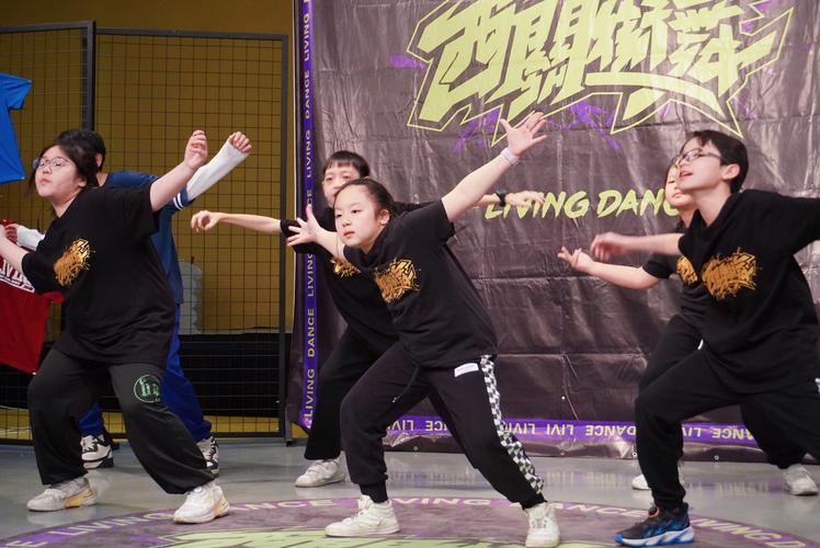 学过体育舞蹈 对街舞